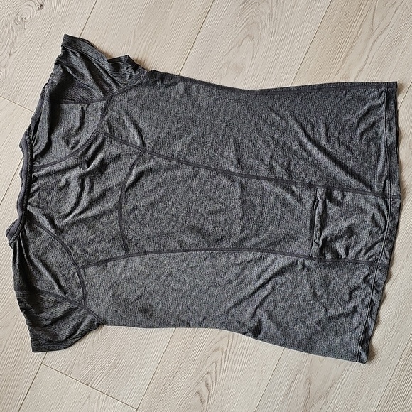 Running Room Fitwear Activewear Shortsleeve Top With Back Zipper Pocket Medium - Picture 8 of 14